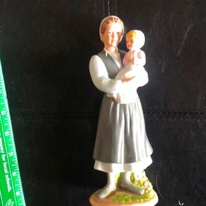 Rebekah's Baby 8-1/4" Porcelain Amish Mennonite Figurine 14961-98